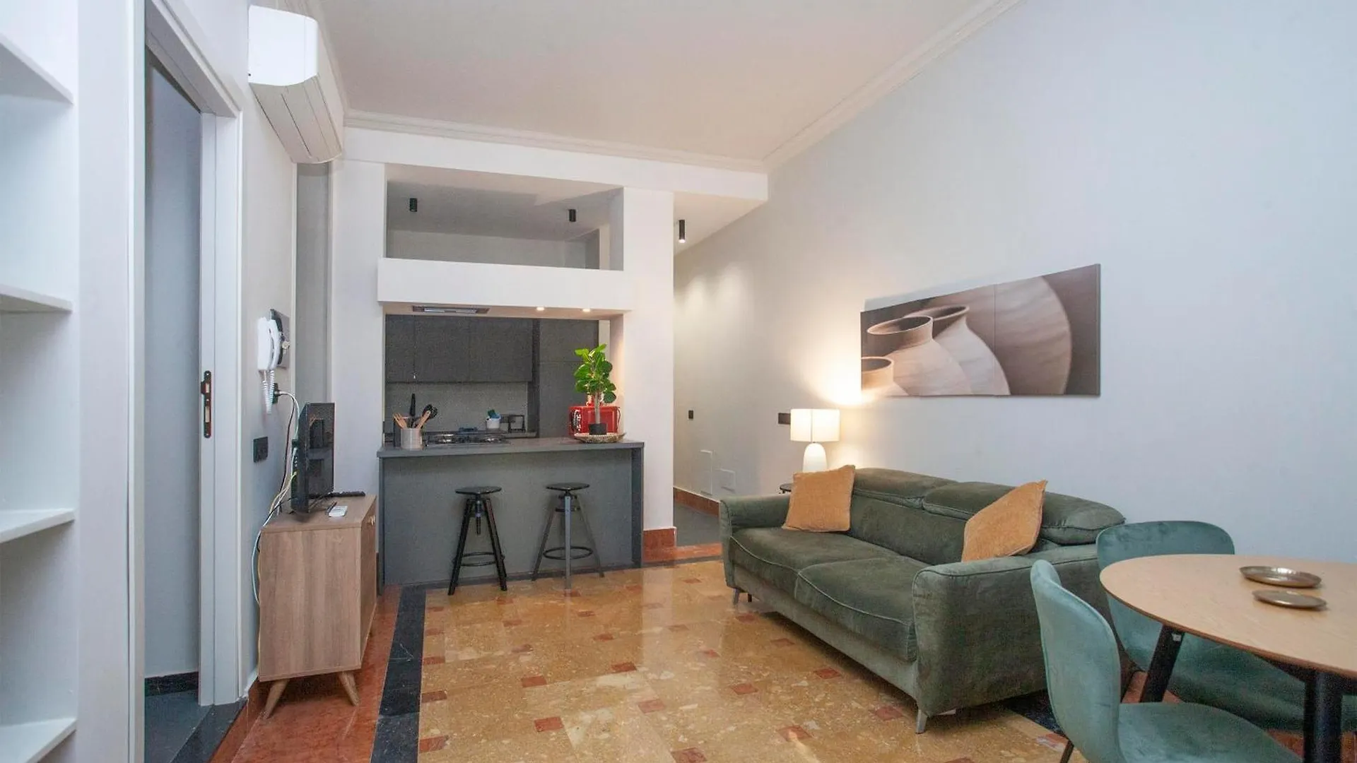 Sella Apartment Centro Storico Palermo 0*,  Italy